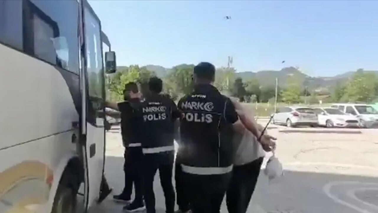 72 ilde uyuşturucu satıcılarına yönelik operasyonlarda 1933 kişi yakalandı