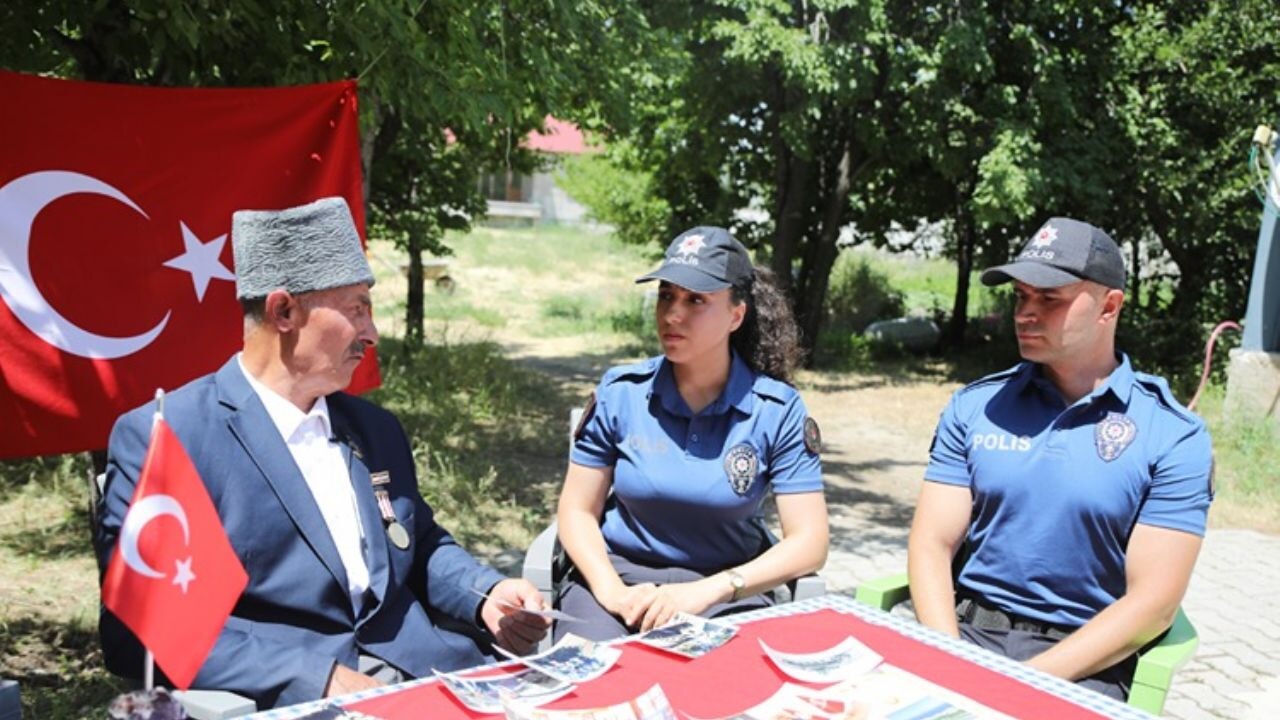 'Efsane tank'ın şoförü, destansı anılarını güvenlik güçleriyle paylaştı