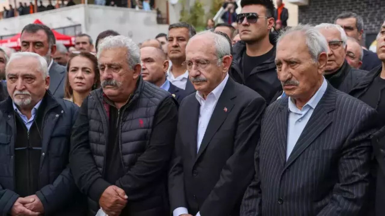 Kılıçdaroğlu'nun ikiz kardeşi Adil Kılıçdaroğlu hayatını kaybetti