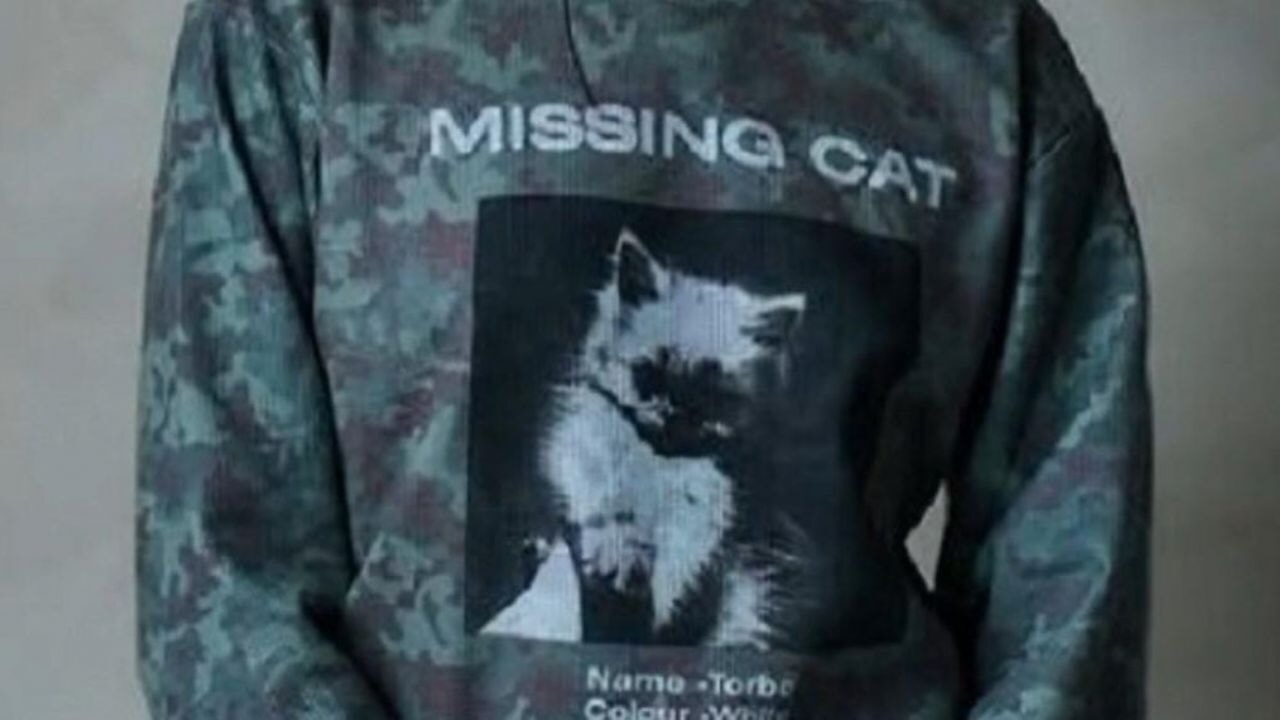 Sözde kayıp ilanlı tişörtle başına dert açtı