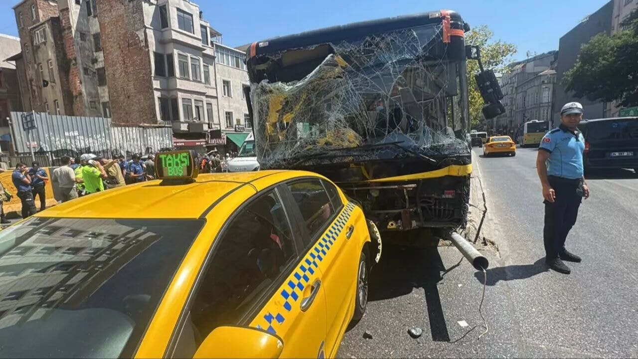 Beyoğlu'nda İETT otobüsleri çarpıştı! Zincirleme kazada yaralılar var