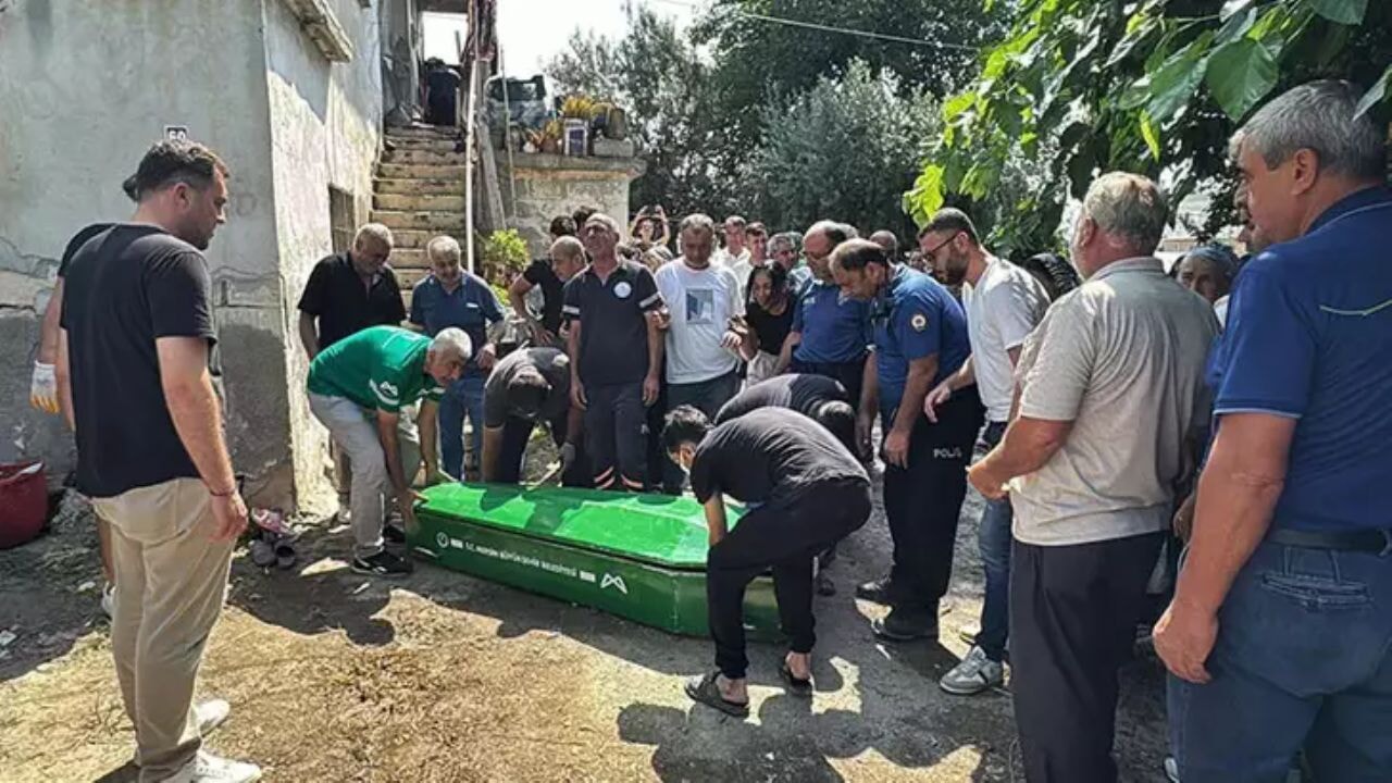 Mersin'de ev yangını: 2 çocuk annesi hayatını kaybetti