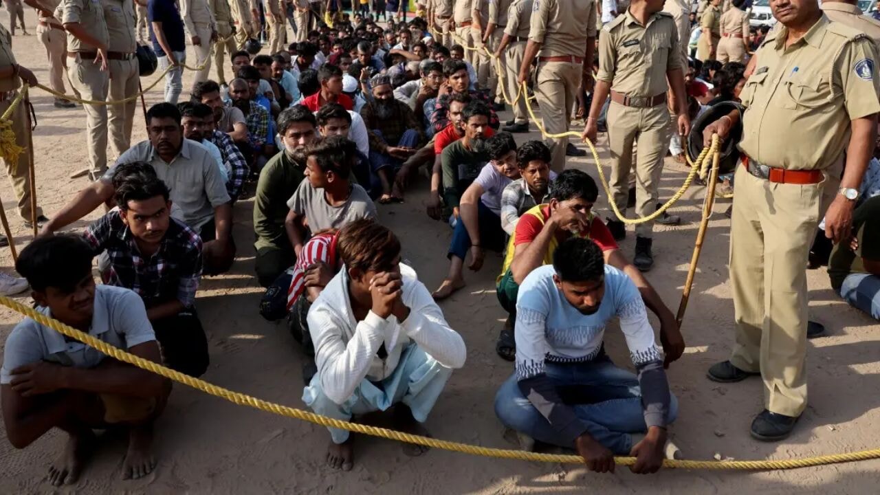 Hindistan, Müslümanları silah zoruyla sınır dışı ediyor!