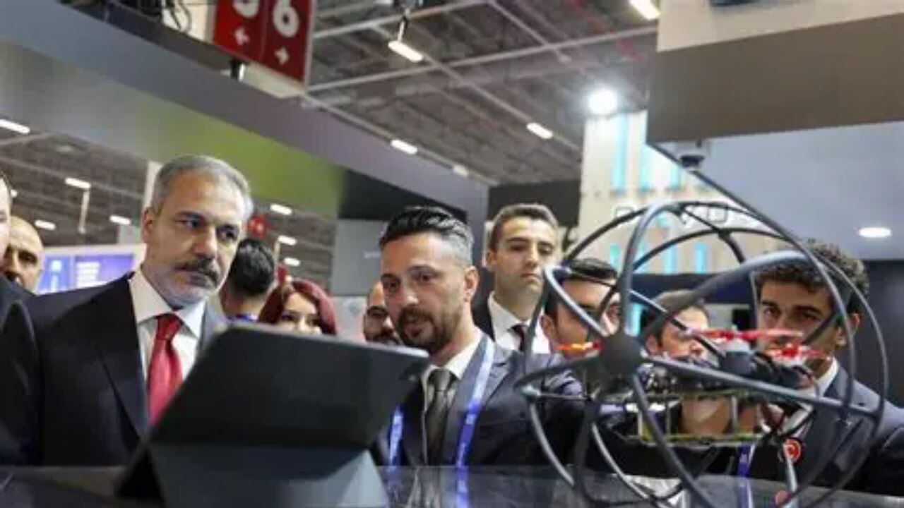 Dışişleri Bakanı Fidan, 17.Uluslararası Savunma Sanayii Fuarı'nı ziyaret etti