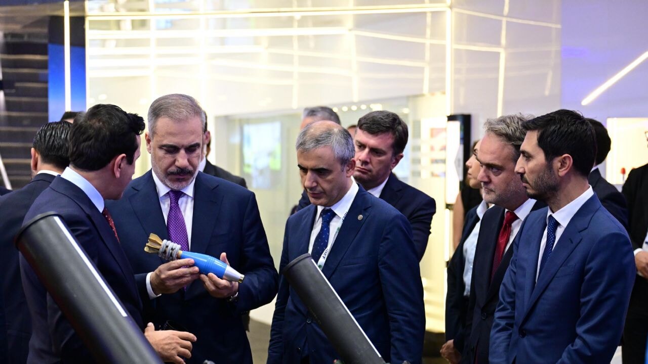 Hakan Fidan, yeni üretim silah ve mühimmatları inceledi