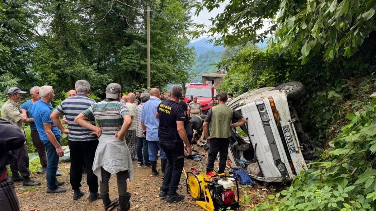 Rize'de aile faciası: Panelvan devrildi, can kaybı yaşandı