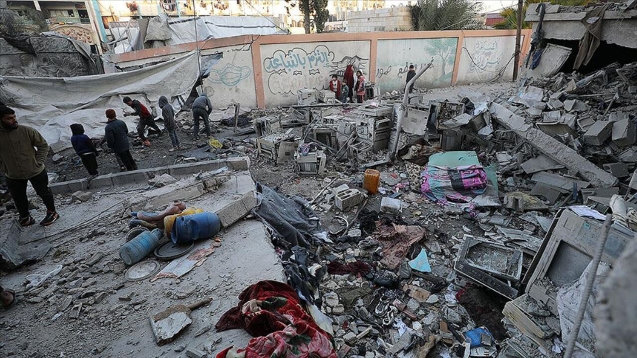 İsrail ordusu Gazze'de çadır kampını vurdu:  Can kaybı artıyor