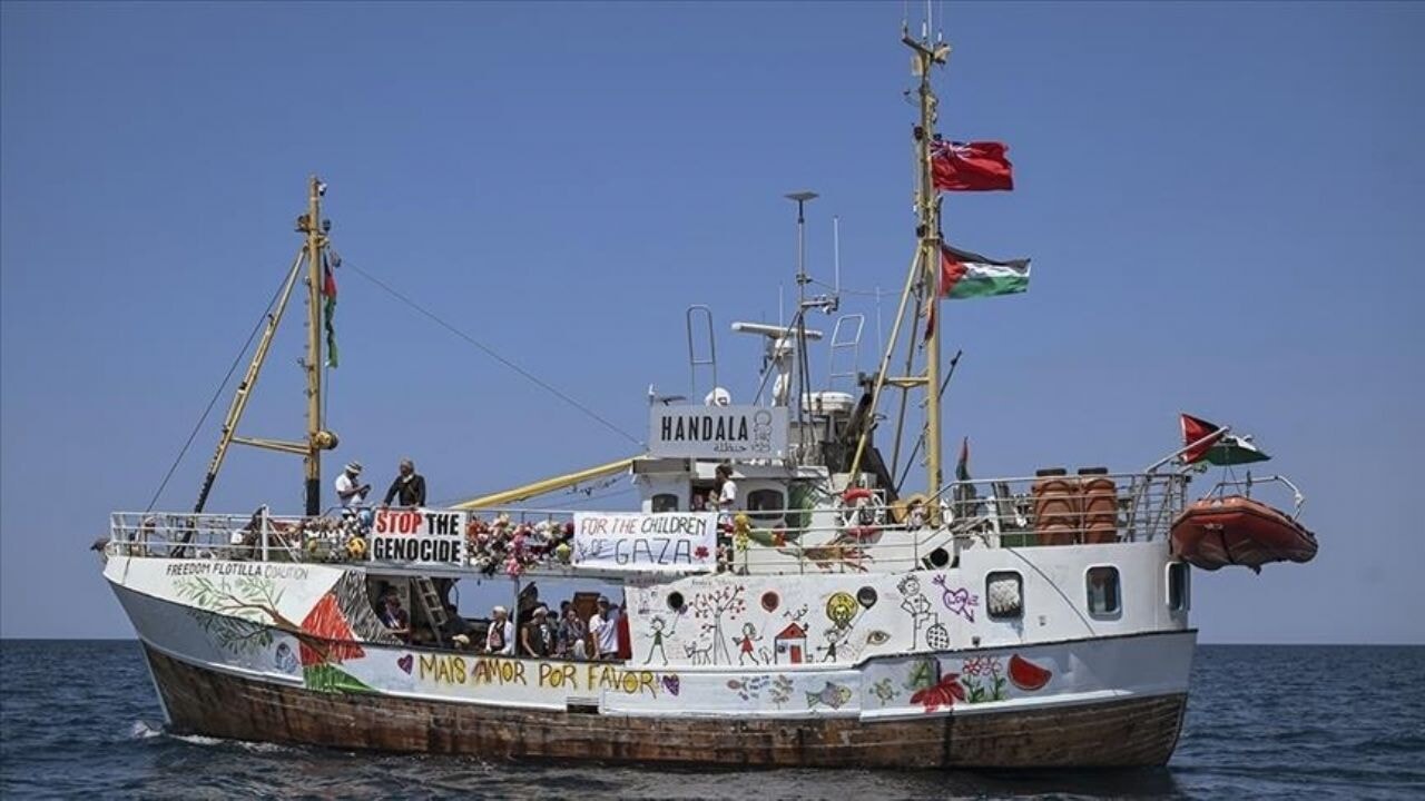 İsrail'in uluslararası sularda alıkoyduğu Hanzala gemisindeki aktivistler, Aşdod Limanı'na ulaştı