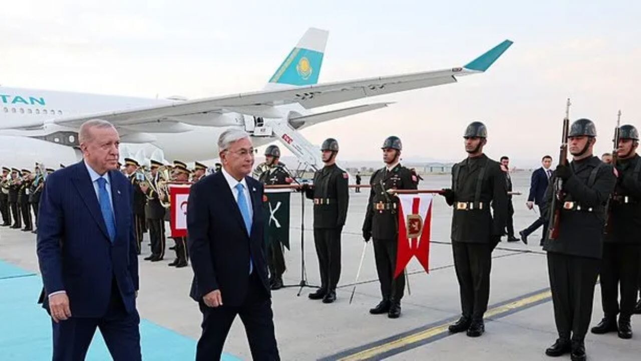 Cumhurbaşkanı Erdoğan, Kazakistan Cumhurbaşkanı Tokayev'i Esenboğa Havalimanın'da karşıladı