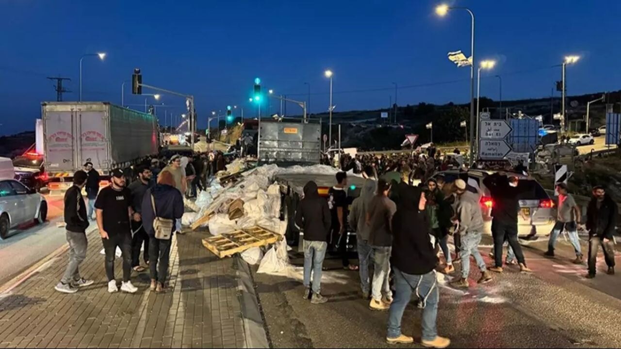 Gazze'ye gönderilen yardım tırları İsrail eliyle yağmalanıyor