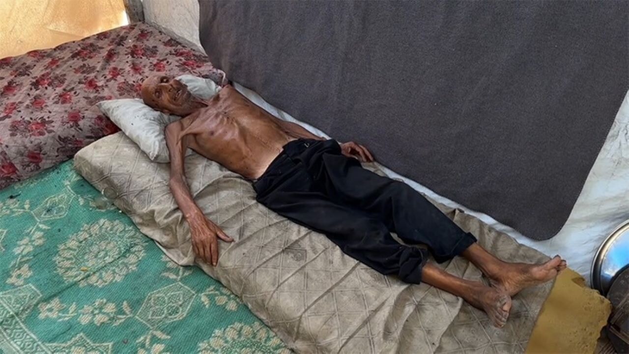 'Yalnızca Bir Tabak Mercimekle Hayatta Kalmaya Çalışıyor': Gazze'de Açlık 75 Yaşındaki Müezzini Yedi Bitirdi
