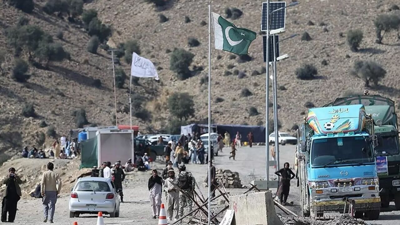 Pakistan'da peş peşe terör saldırıları! Çok sayıda asker hayatını kaybetti