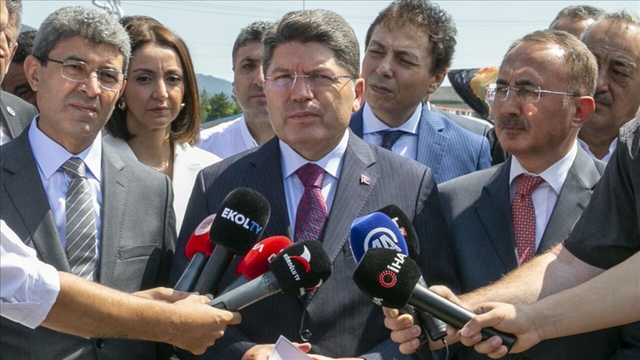 Bakan Tunç: 'Sahte diploma' soruşturmalarında şebekenin ortaya çıkarılabilmesi için gizlilik önemliydi