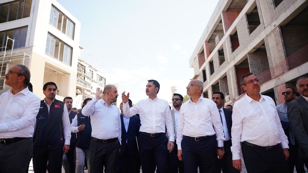 Bakan Kurum'dan Bakırcılar Çarşısı'nda '24 saat mesai' paylaşımı