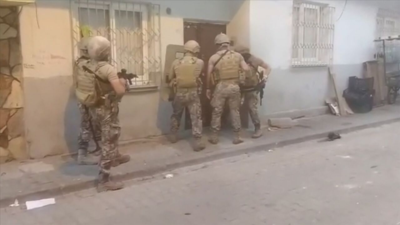 106 Milyonluk 'Sazan Sarmalı': Dolandırıcılara Şafak Operasyonu!