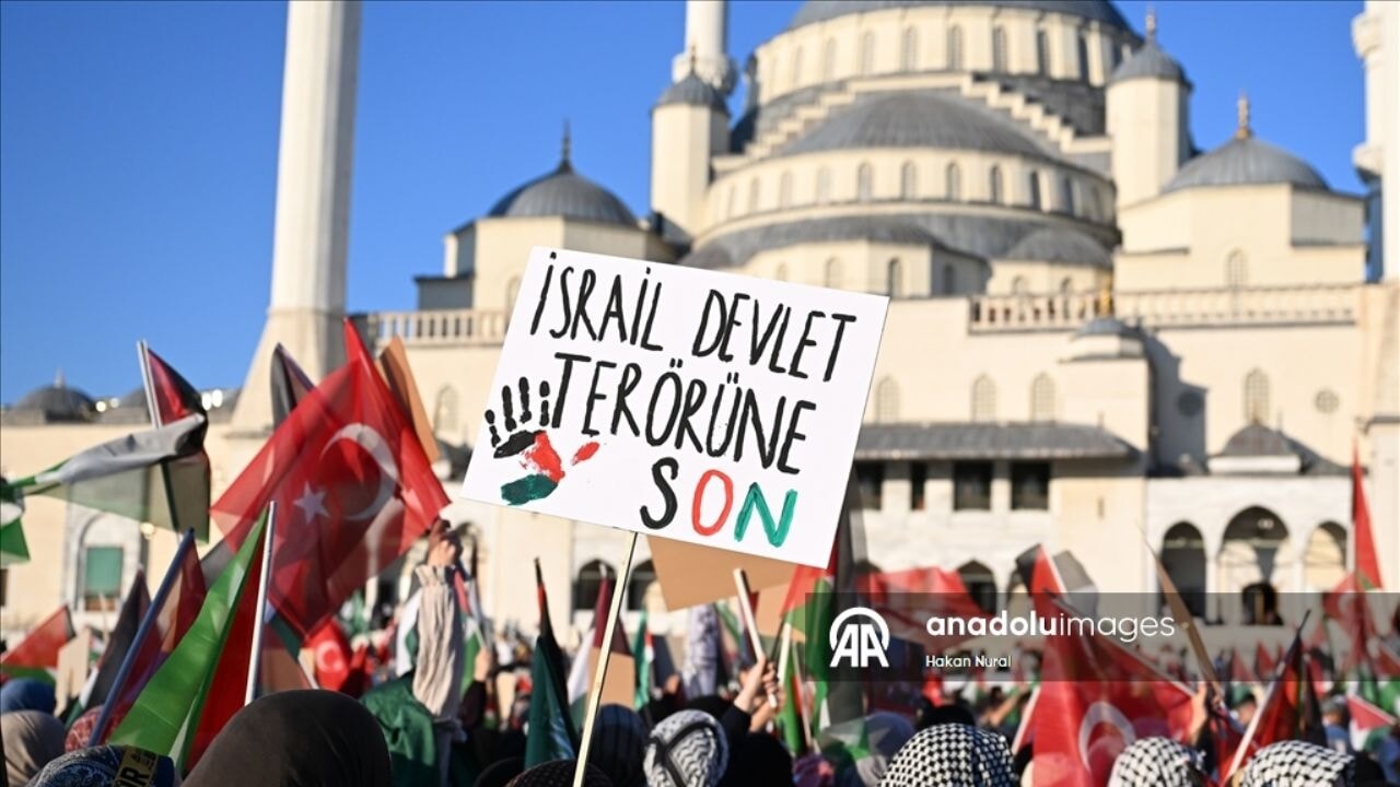 Gazze'ye insani yardım koridoru açılması için Ankara'da yürüyüş düzenlendi