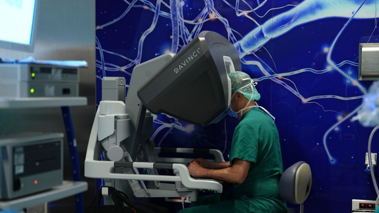 Robotik cerrahiyle kesi yeri fıtıklarında yüksek başarı!