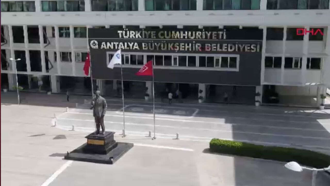 Antalya Büyükşehir Belediyesi'ne operasyon; 17 gözaltı
