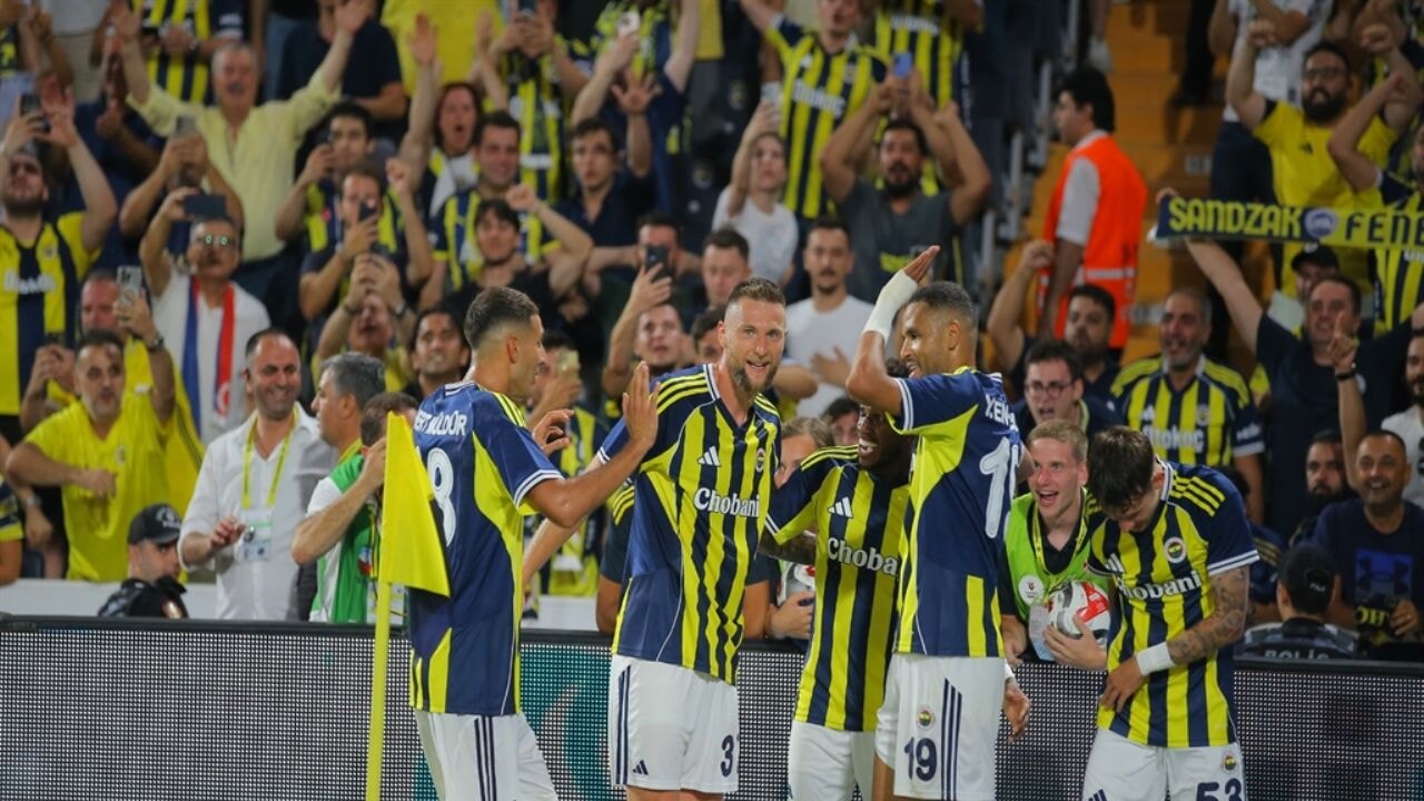 Fenerbahçe, Feyenoord'u 5 golle geçip tur atladı!