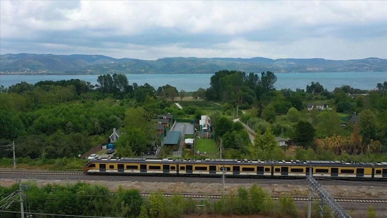 Bakan Uraloğlu'dan ikinci Milli Banliyö Tren Seti duyurusu