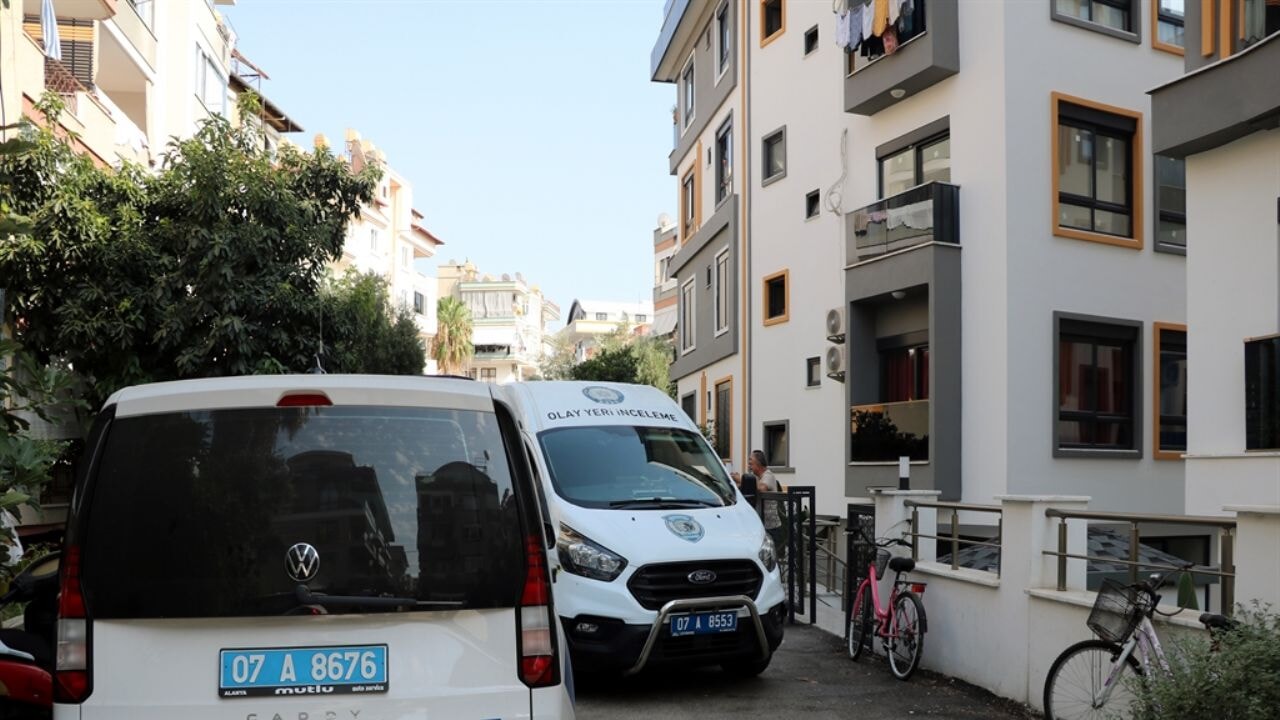 Emlakçıyı arayıp 'Arkadaşımı öldürdüm' dedi; polis evde cesetle karşılaştı