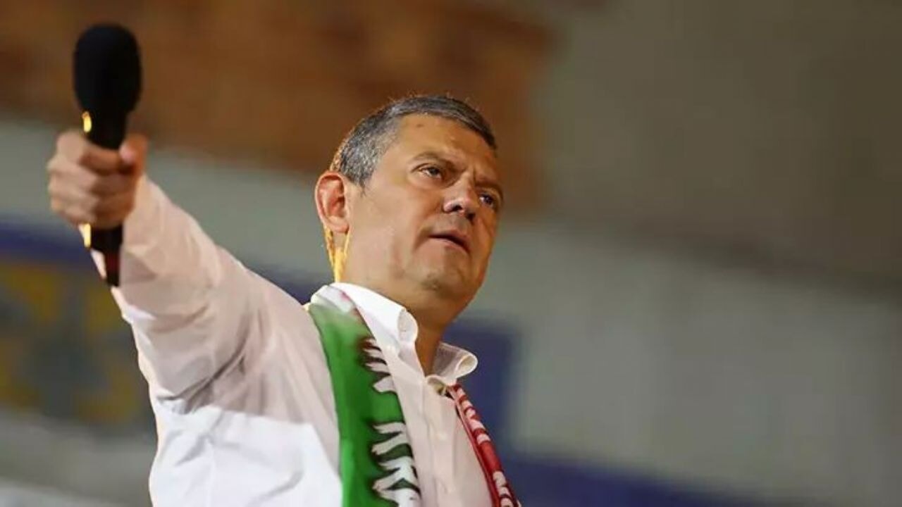 Özgür Özel, Bayrampaşa'da konuştu! Cumhurbaşkanına hakaret içeren üslubuna devam etti