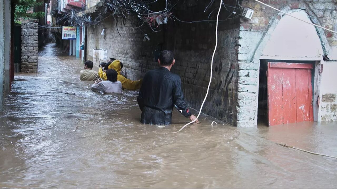 Pakistan'da sel felaketi: Can kaybı 200'e dayandı