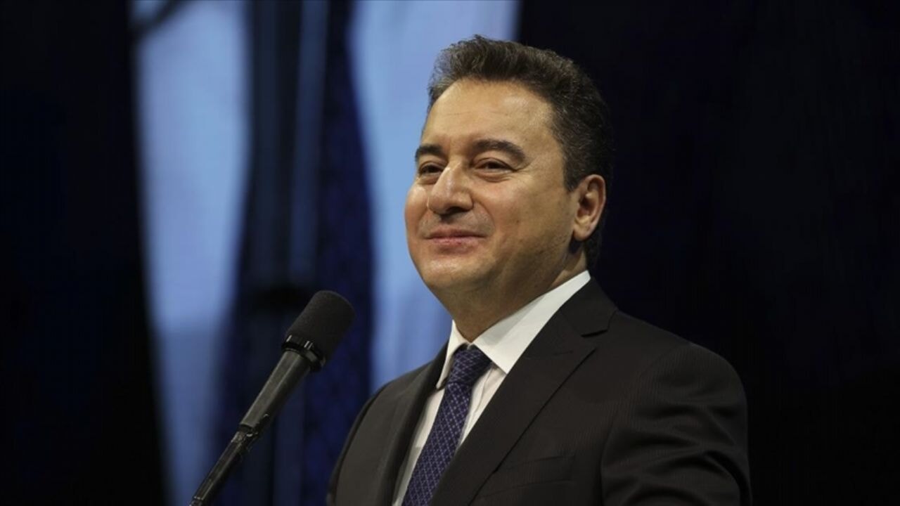 Ali Babacan'dan Rusya'da yoğun bakıma alınan ODTÜ'lü arkadaşına vefa