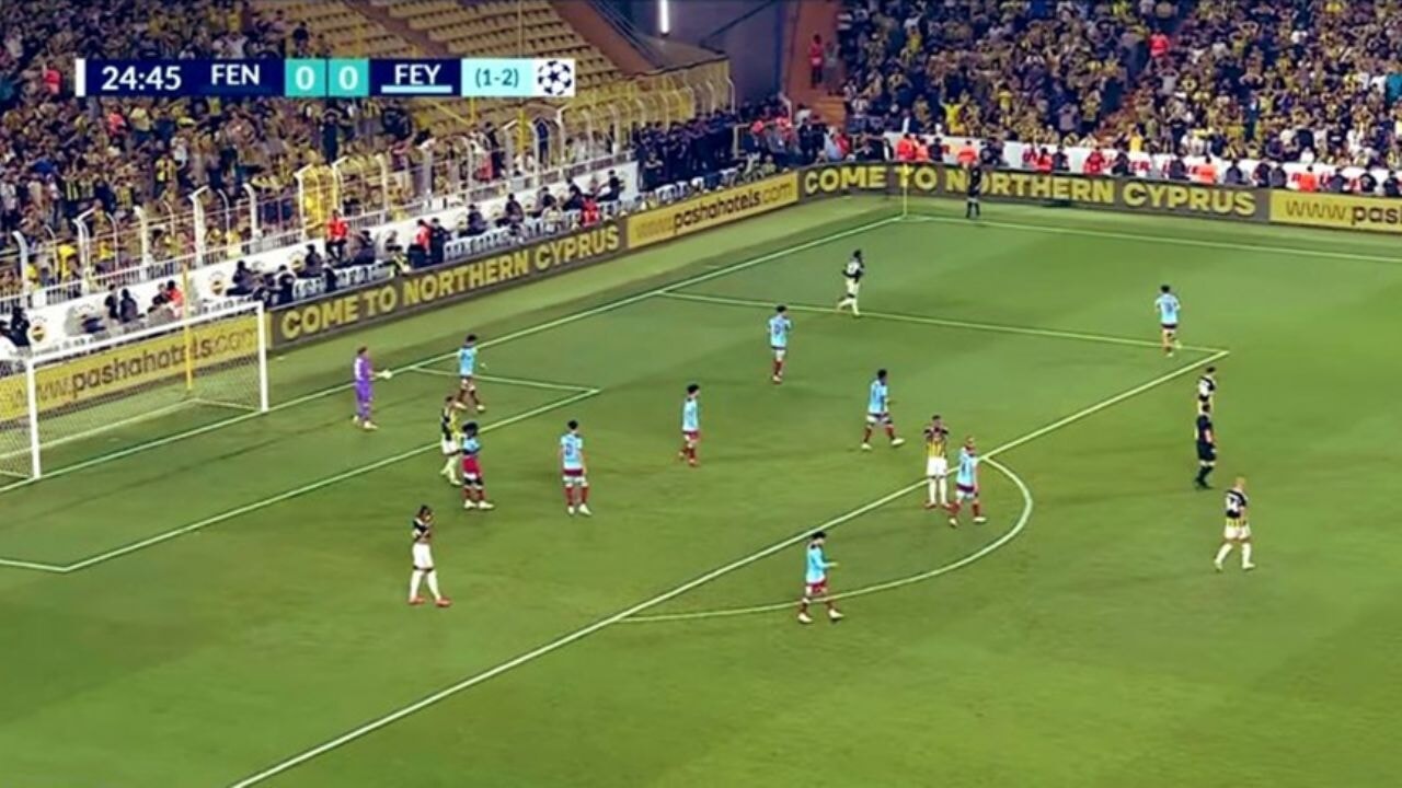 Irkçı örgütün üyesi, Fenerbahçe'yi UEFA'ya şikayet etti