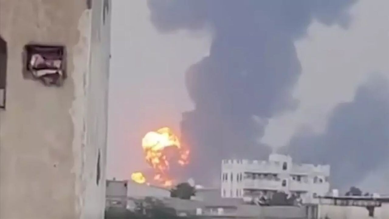 Yemen'in başkenti Sana'da korkutan patlamalar meydana geldi