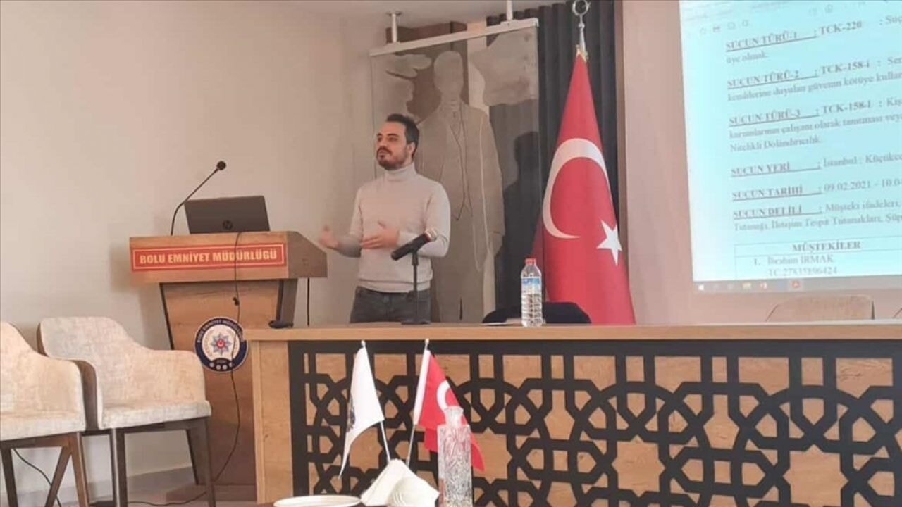 Polis memuru, dolandırıcılığın kitabını yazdı