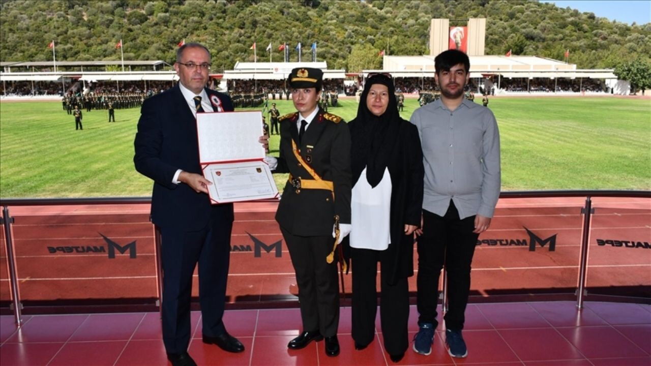 15 Temmuz şehidi Ömer Halisdemir'in kızına Erdoğan'dan tebrik