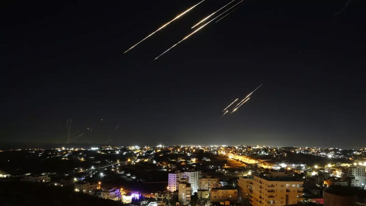 Husilerden Tel Aviv'e balistik füze saldırısı: Uçuşlar durdu