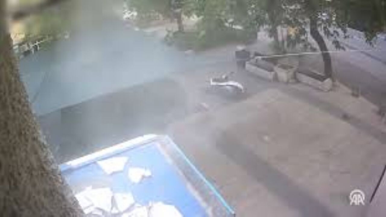 Balıkesir'de depremin şiddetini ve yaşanan paniği gösteren yeni görüntülere ulaşıldı