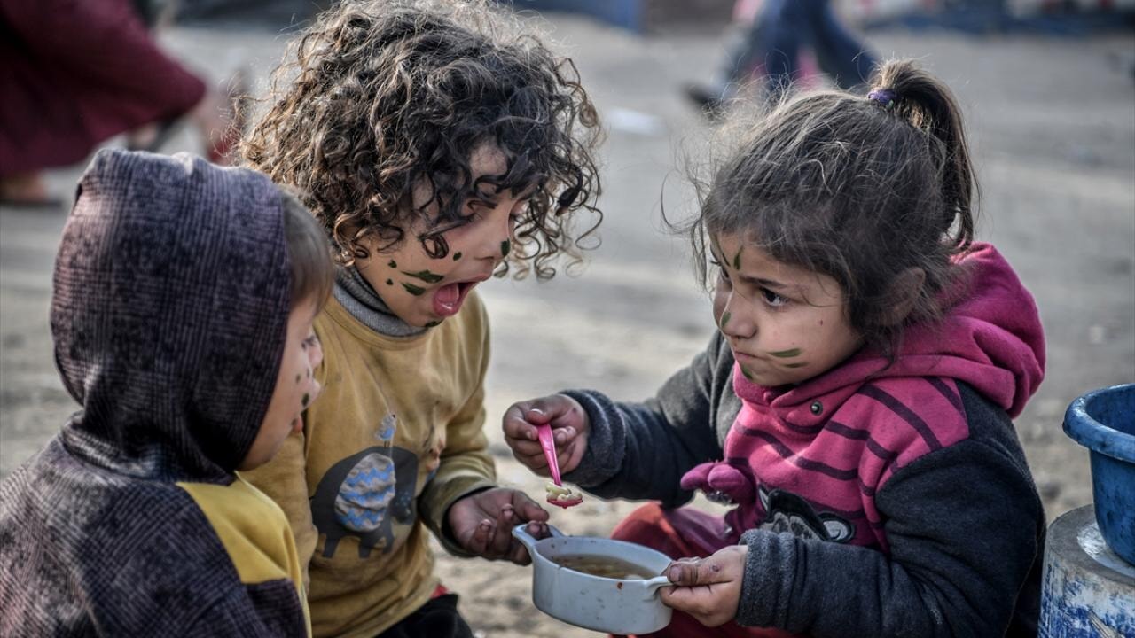 Gazze'de 40 bin bebek açlıktan ölüm riski altında