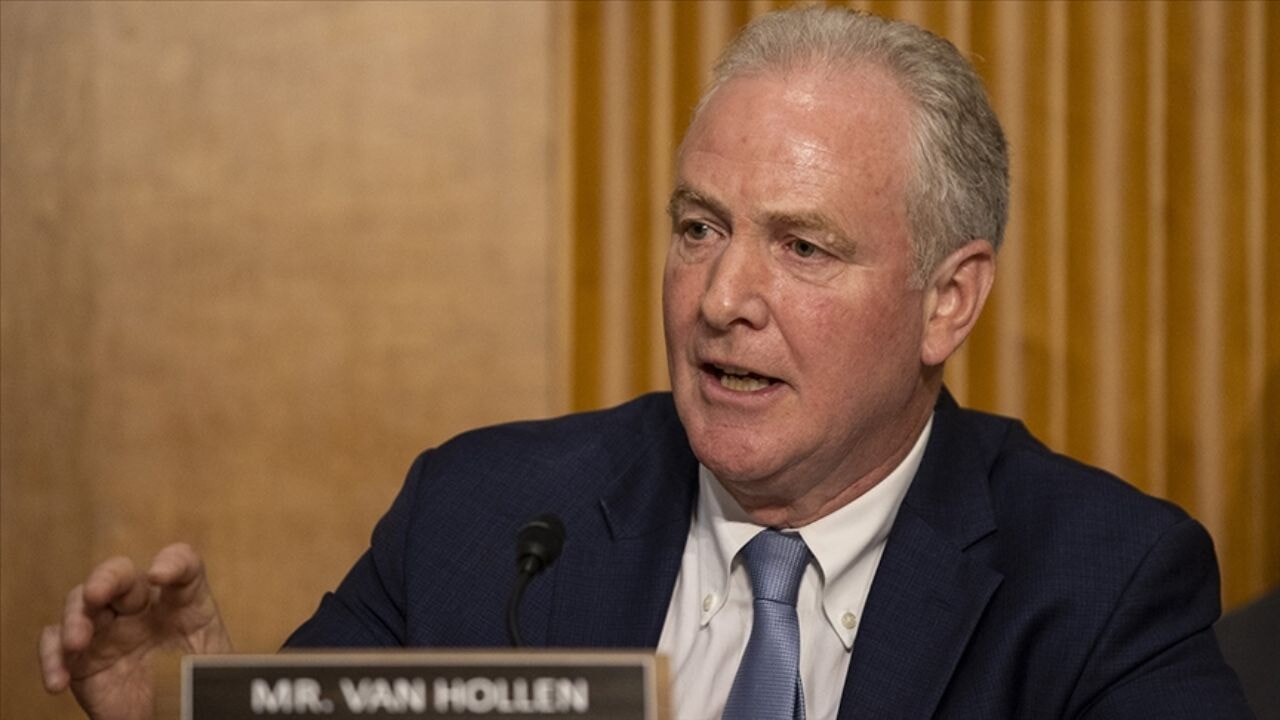 Van Hollen: 'Trump, Putin'in oyununa bir kez daha geldi'