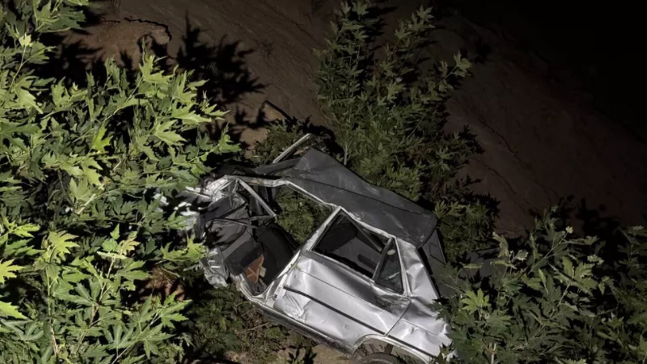 Adana'da dehşet: Otomobil uçuruma yuvarlandı