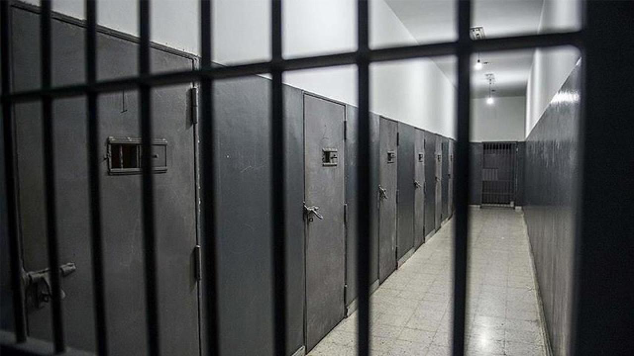 10 yıl boyunca otoyolu kapatan adam hapse atıldı