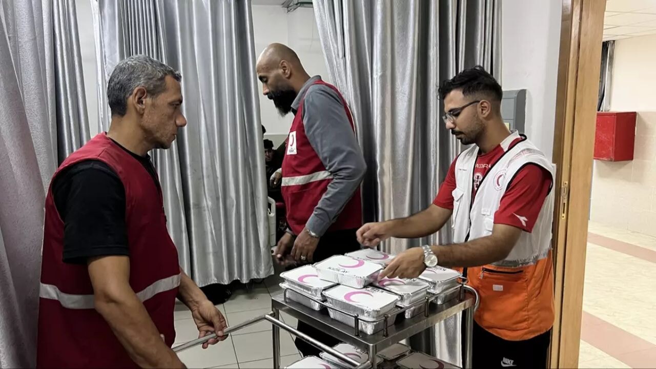 Türk Kızılay Gazze'de her gün 21 bin kişiye sıcak yemek ulaştırıyor