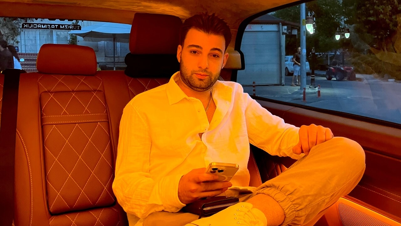 Eren Akaslan: Türkiye'nin Genç Sosyal Medya Uzmanı