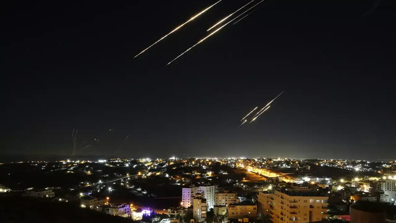 Yemen füzeleri Tel Aviv'i hedef aldı uçuşlar durduruldu