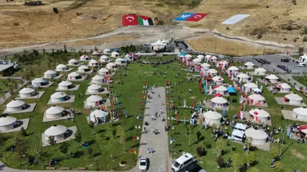 Malazgirt Zaferi birçok ilden misafiri Ahlatta buluşturdu