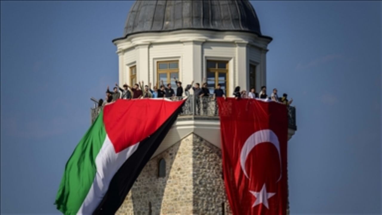 İstanbul Boğazı'nda Gazze'yi selamlama etkinliği düzenlendi