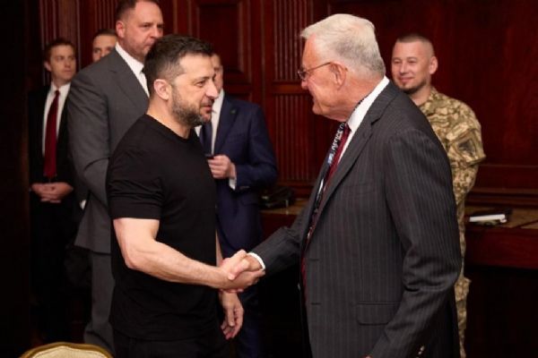 Zelenski'den ABD temsilcisi Kellogg'a birinci derece Liyakat Nişanı