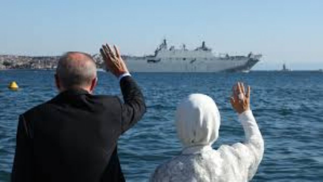 TCG Anadolu TEKNOFEST Mavi Vatan kapsamındaki İstanbul Boğazı geçişini tamamladı