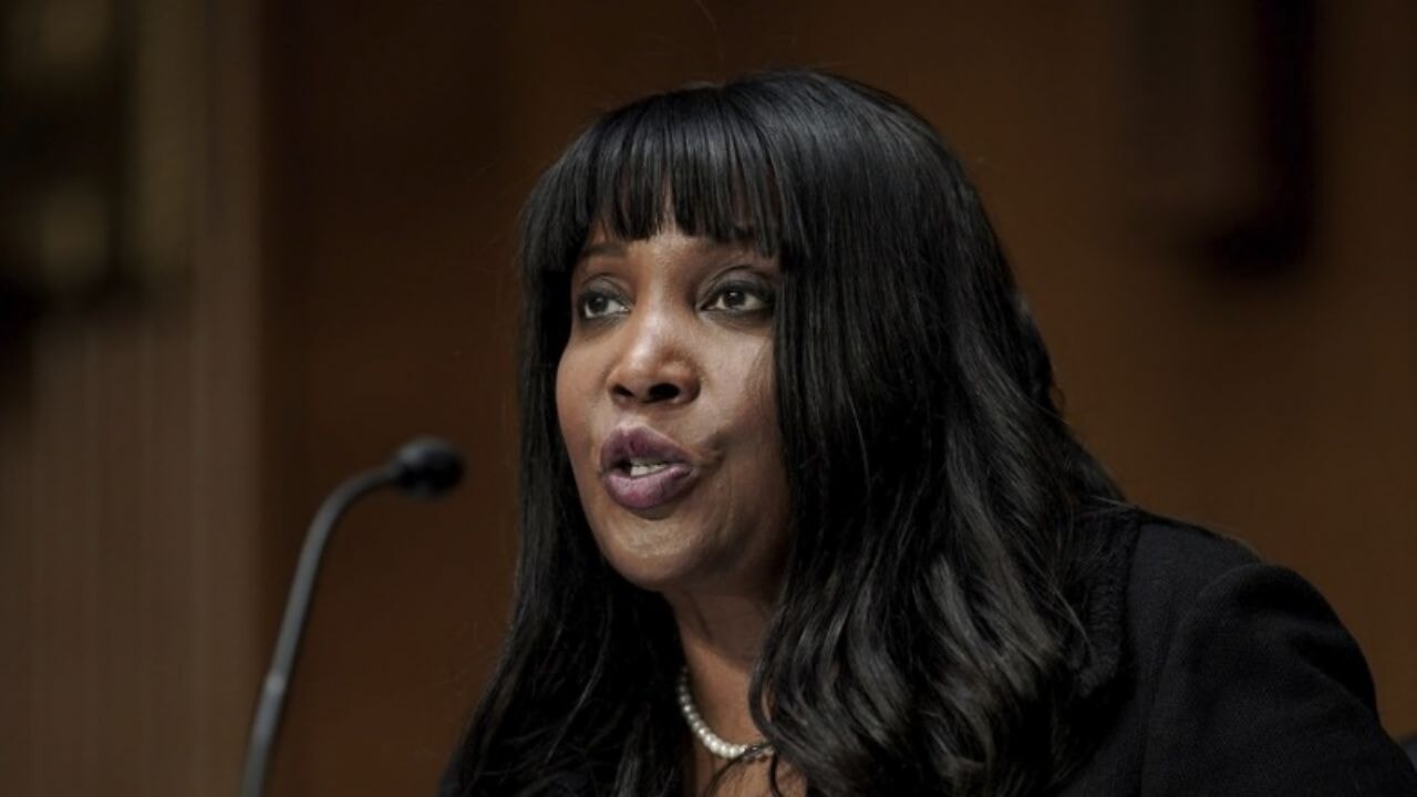 Trump, Fed Üyesi Lisa Cook'u Görevden Aldı: Mortgage İddiaları ve Siyasallaşma Tartışması