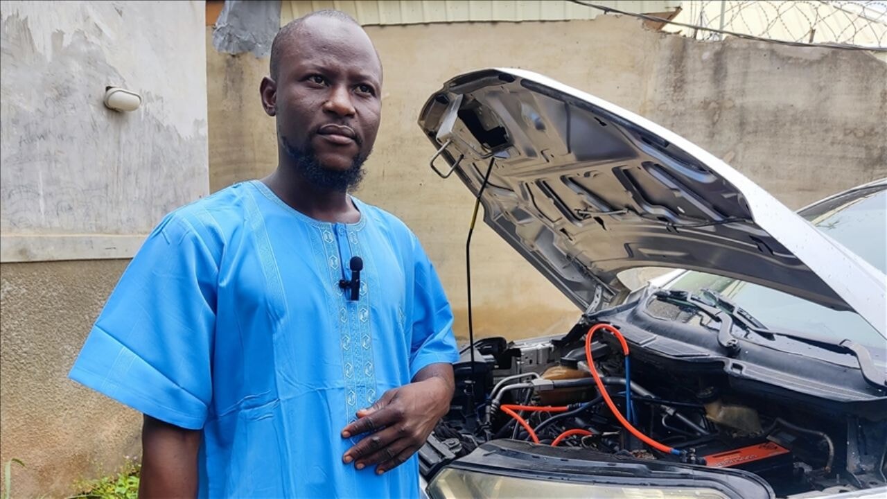 Benzin fiyatları artınca suyla çalışan araç geliştirdi