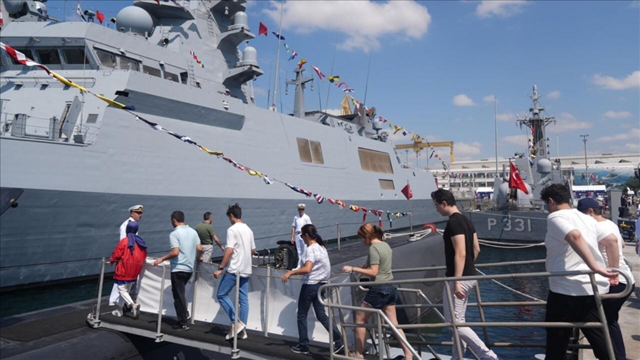 TCG Sakarya ve TCG Hızırreis denizaltılarına yoğun ilgi