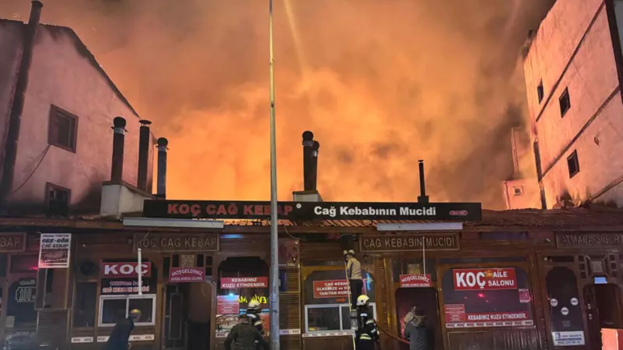 Erzurum'da restoran yangını otel ve çevredeki binalara sıçradı