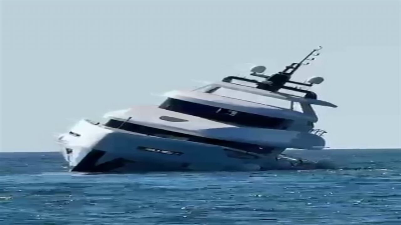 Sahibine teslim edilen sıfır lüks yat, 15 dakika sonra battı